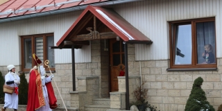 Fotografia: Sprievod primicianta do kostola a primičná sv. omša Jakuba Konkoľa (Foto Pavol Boďo)