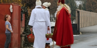 Fotografia: Sprievod primicianta do kostola a primičná sv. omša Jakuba Konkoľa (Foto Pavol Boďo)