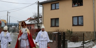 Fotografia: Sprievod primicianta do kostola a primičná sv. omša Jakuba Konkoľa (Foto Pavol Boďo)