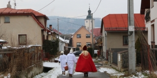 Fotografia: Sprievod primicianta do kostola a primičná sv. omša Jakuba Konkoľa (Foto Pavol Boďo)