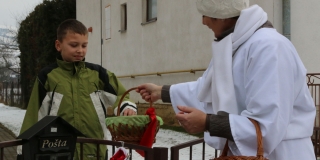 Fotografia: Sprievod primicianta do kostola a primičná sv. omša Jakuba Konkoľa (Foto Pavol Boďo)