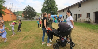 Fotografia: Sprievod primicianta do kostola a primičná sv. omša Jakuba Konkoľa (Foto Pavol Boďo)