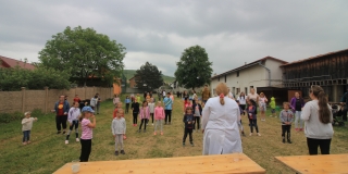 Fotografia: Sprievod primicianta do kostola a primičná sv. omša Jakuba Konkoľa (Foto Pavol Boďo)