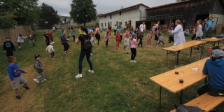 Fotografia: Sprievod primicianta do kostola a primičná sv. omša Jakuba Konkoľa (Foto Pavol Boďo)