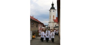 Fotografia: Sviatok Najsvätejšieho Kristovho Tela a Krvi - 16.06.2022 - procesia obcou (foto Ján Žemba)