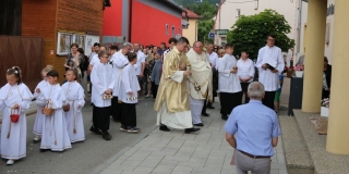 Fotografia: Sviatok Najsvätejšieho Kristovho Tela a Krvi - 16.06.2022 - procesia obcou (foto Ján Žemba)