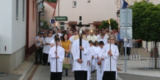 Fotografia: Sviatok Najsvätejšieho Kristovho Tela a Krvi - 16.06.2022 - procesia obcou (foto Ján Žemba)