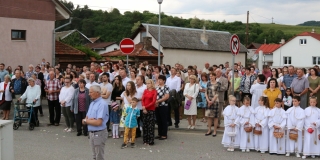 Fotografia: Sviatok Najsvätejšieho Kristovho Tela a Krvi - 16.06.2022 - procesia obcou (foto Ján Žemba)