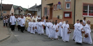 Fotografia: Sviatok Najsvätejšieho Kristovho Tela a Krvi - 16.06.2022 - procesia obcou (foto Ján Žemba)