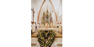 Fotografia: Sprievod primicianta do kostola a primičná sv. omša Jakuba Konkoľa (Foto Pavol Boďo)