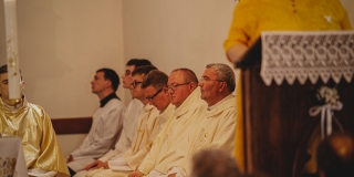 Fotografia: Sprievod primicianta do kostola a primičná sv. omša Jakuba Konkoľa (Foto Pavol Boďo)