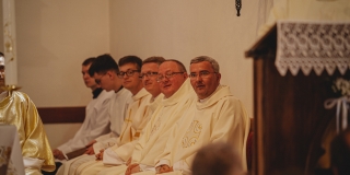 Fotografia: Sprievod primicianta do kostola a primičná sv. omša Jakuba Konkoľa (Foto Pavol Boďo)