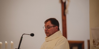 Fotografia: Sprievod primicianta do kostola a primičná sv. omša Jakuba Konkoľa (Foto Pavol Boďo)