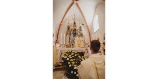 Fotografia: Sprievod primicianta do kostola a primičná sv. omša Jakuba Konkoľa (Foto Pavol Boďo)