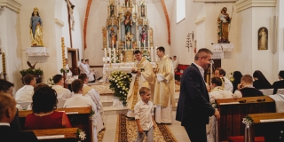 Fotografia: Sprievod primicianta do kostola a primičná sv. omša Jakuba Konkoľa (Foto Pavol Boďo)