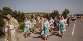 Fotografia: Sprievod primicianta do kostola a primičná sv. omša Jakuba Konkoľa (Foto Pavol Boďo)