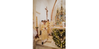 Fotografia: Sprievod primicianta do kostola a primičná sv. omša Jakuba Konkoľa (Foto Pavol Boďo)