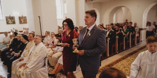 Fotografia: Sprievod primicianta do kostola a primičná sv. omša Jakuba Konkoľa (Foto Pavol Boďo)