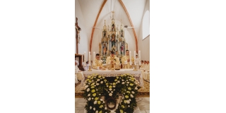 Fotografia: Sprievod primicianta do kostola a primičná sv. omša Jakuba Konkoľa (Foto Pavol Boďo)