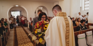 Fotografia: Sprievod primicianta do kostola a primičná sv. omša Jakuba Konkoľa (Foto Pavol Boďo)