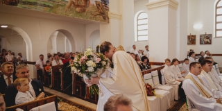 Fotografia: Sprievod primicianta do kostola a primičná sv. omša Jakuba Konkoľa (Foto Pavol Boďo)
