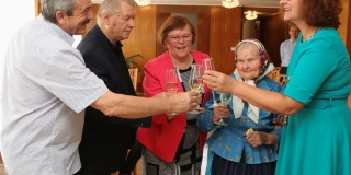 Fotografia: Prijatie 100. ročnej jubilantky - Márie Kmečovej, rod. Jančiovej (foto Patrícia Žembová)