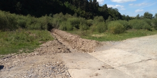 Fotografia: Odvodňovací kanál - usmernenie dažďovej vody