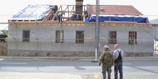 Fotografia: Oprava strechy na farskom úrade 2022 (foto Ján Žemba)