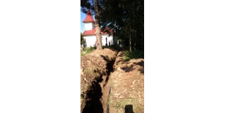 Kostolík na cintoríne - výmena elektrických káblov