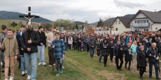 Fotografia: Piatok Utrpenia Pána - Krížová cesta obcou /18.04.2025/