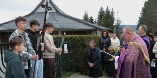 Fotografia: Piatok Utrpenia Pána - Krížová cesta obcou /18.04.2025/