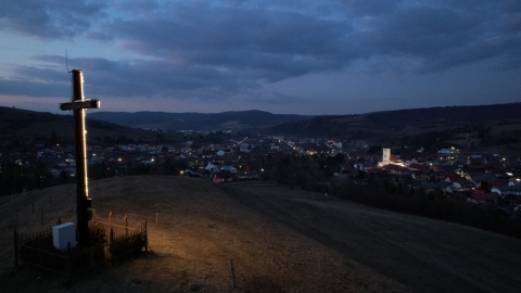 Fotografia: Osvetlenie kríža na Hombarku - Veľkonočné sviatky 2026